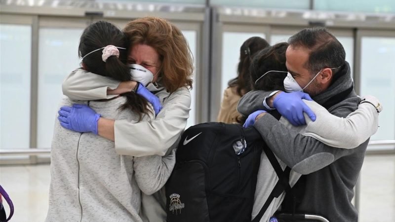 España llego a su máximo diario en muertes: 832 en un día