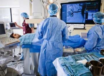 Cómo es la guía que usarán los médicos de Reino Unido para decidir quién vive y muere