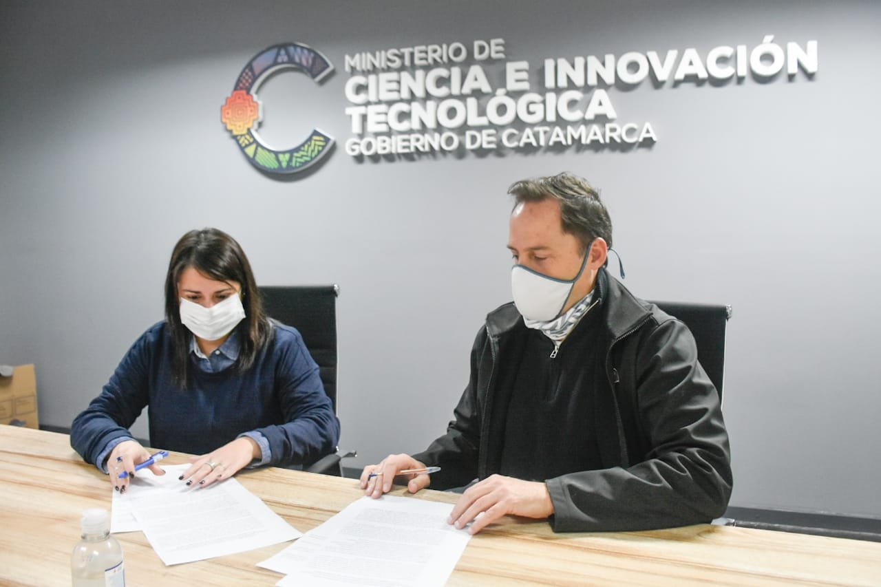 Mera firmó un convenio con el ministerio de Ciencia e Innovación Tecnológica para las Olimpiadas del Saber 2020