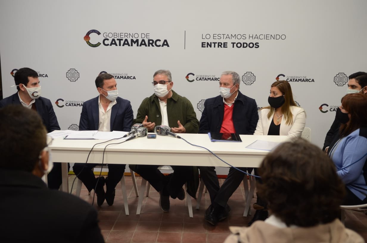 Raúl Jalil lanzó el nuevo programa de créditos para viviendas