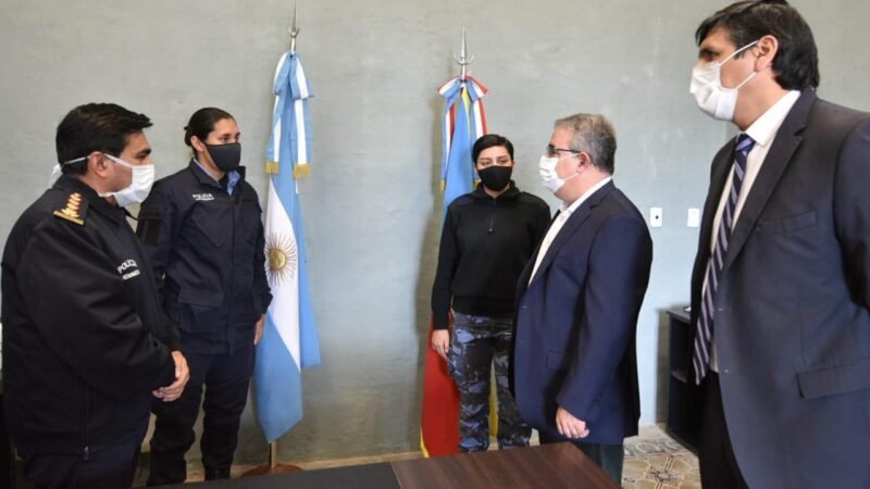 Raúl Jalil puso en funciones a nuevos agentes de la Policía