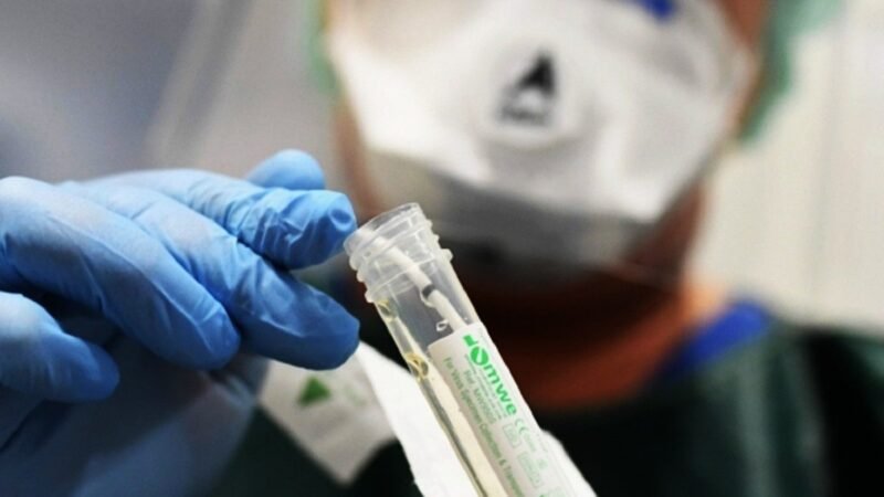 CV-19: el virus mutó y la nueva cepa de América y Europa, es mas contagiosa que la de China