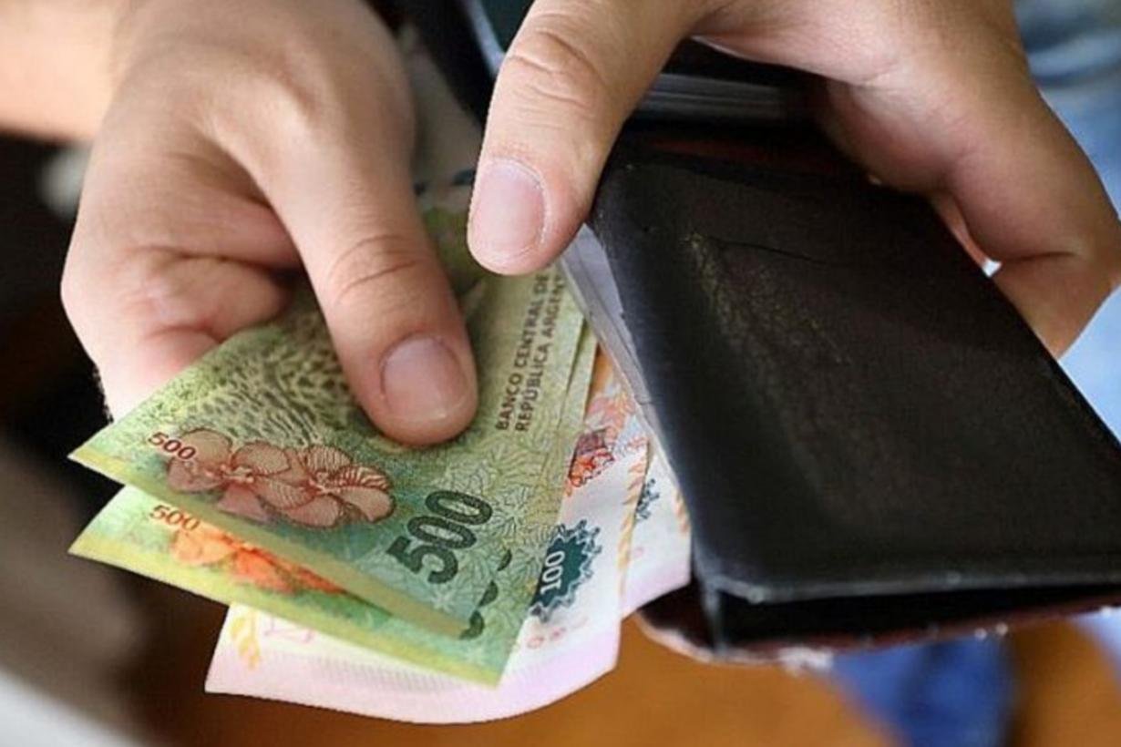 Pequeño incremento de los salarios en abril, pero aun siguen por debajo de la inflación