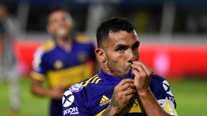 Tevez con un pie fuera de Boca