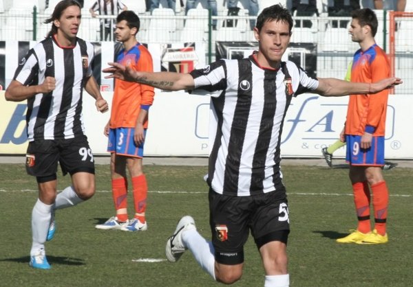 Jugó, ganó y contagió, Liga de Bulgaria