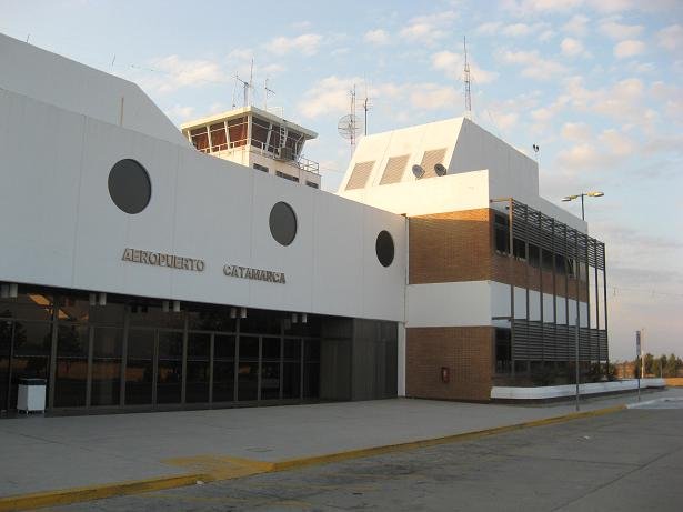 Intimarán al operador del aeropuerto «Felipe Varela» por el cobro de tributos