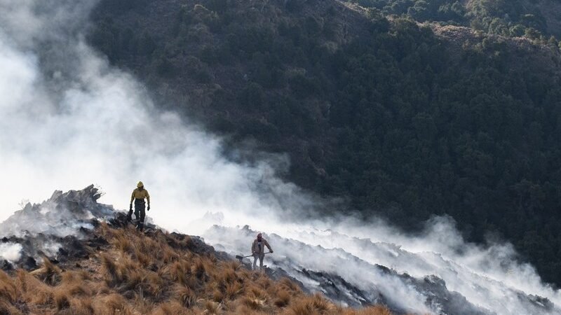 Cerro Ancasti: hoy se podría contener el incendio