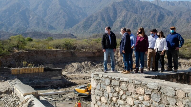 El equipo de gobierno recorrió obras que darán solución al problema de agua en Capital