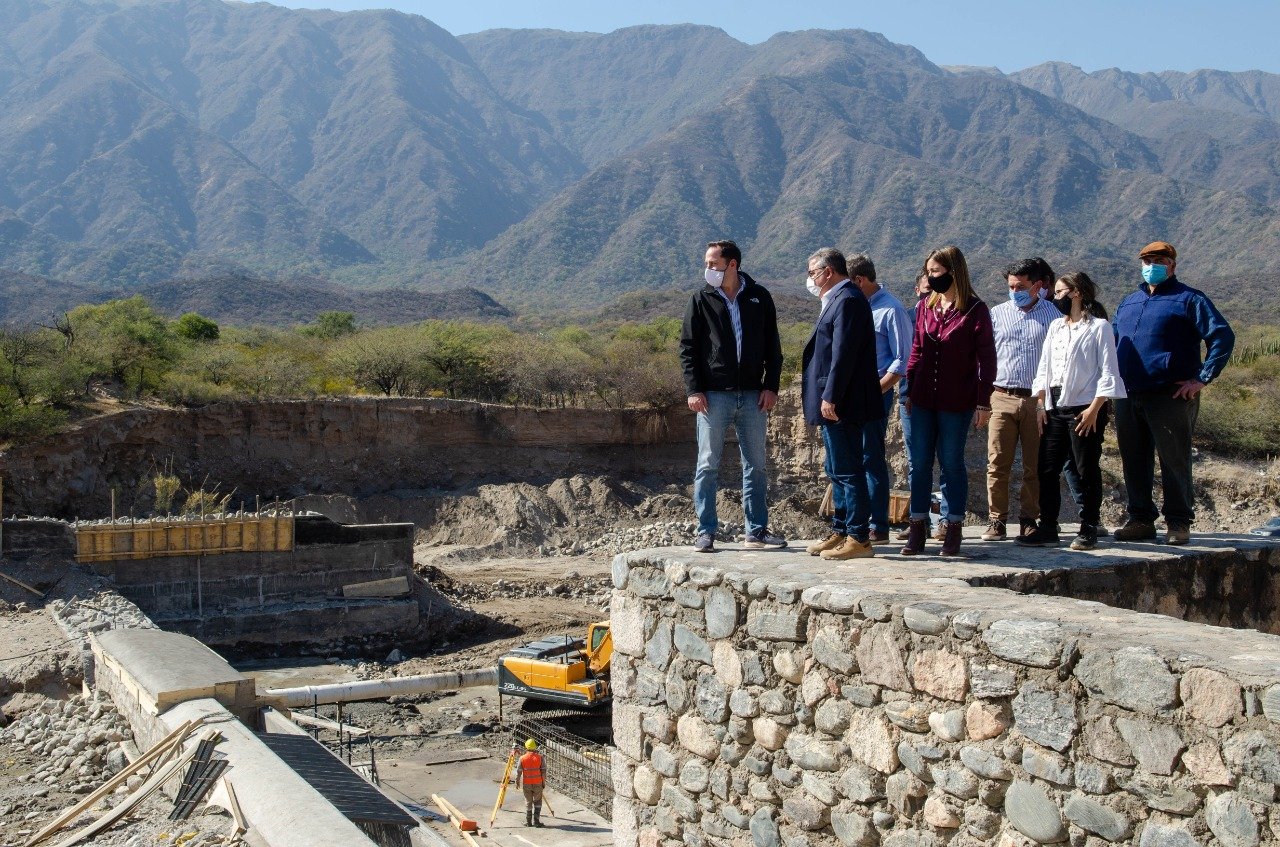 El equipo de gobierno recorrió obras que darán solución al problema de agua en Capital