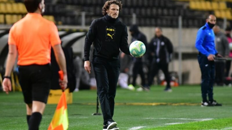 Echaron a Forlán de Peñarol