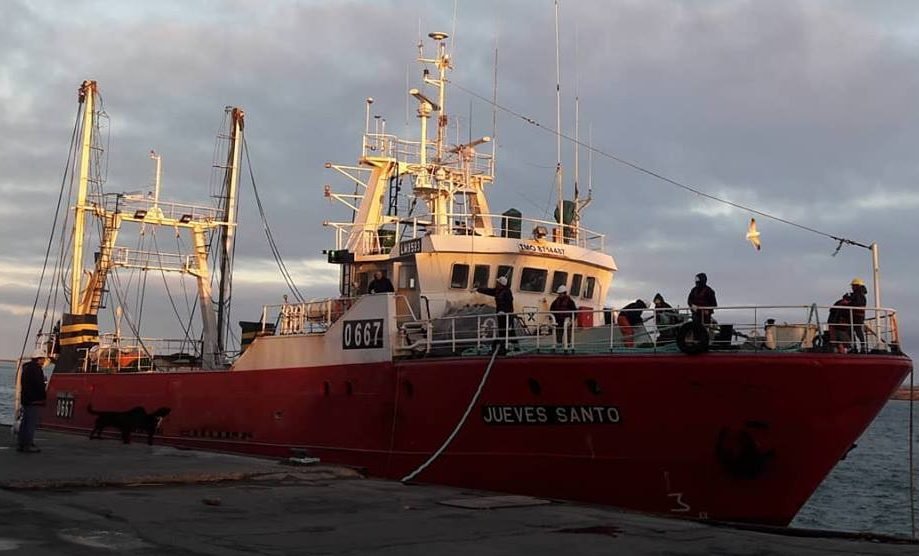 Santa Cruz: anclo un pesquero con 29 tripulantes contagiados de cornavirus