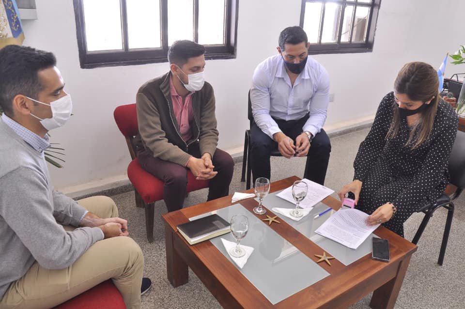Susana Zenteno firmo convenio con Cotalí