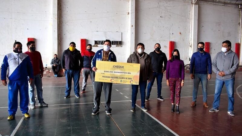 Visita y aportes para clubes de Tinogasta