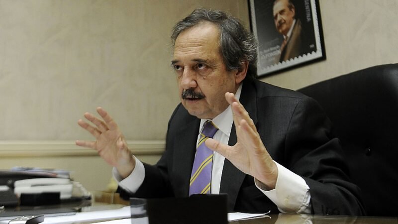 Alfonsín pidió a los radicales que repudien actos antidemocráticos