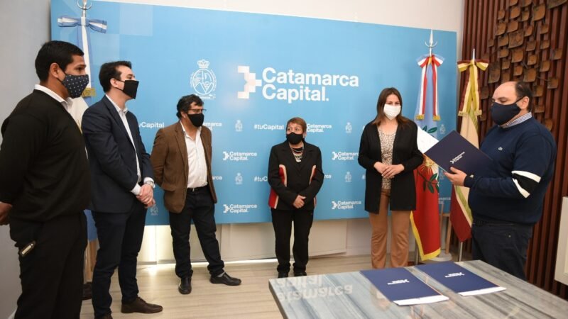 Gustavo entregó aportes a entidades barriales