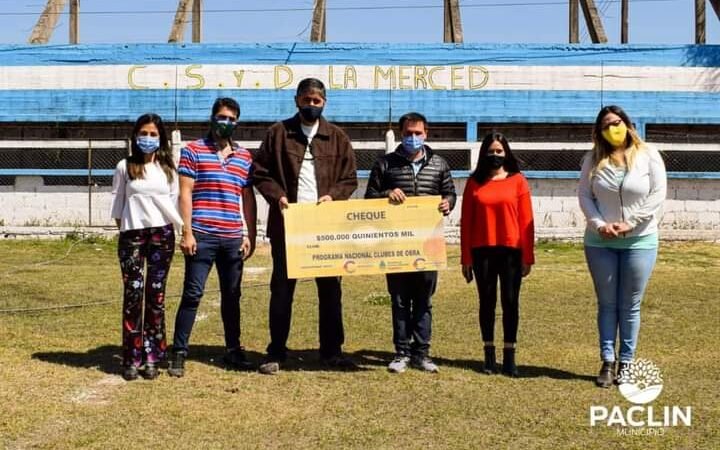 Deportes entrego de subsidios en Paclín