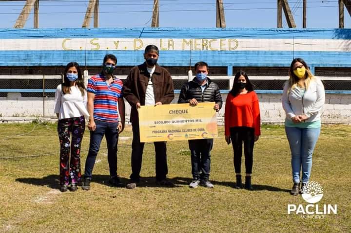Deportes entrego de subsidios en Paclín