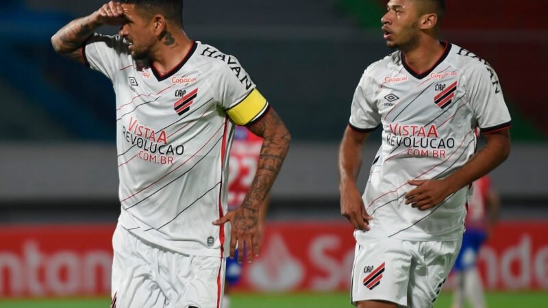 Atlético Paranaense venció al Wilsterman 3 a 2