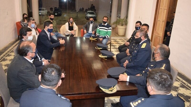 El equipo de gobierno se reunió con la plana mayor de la Policía