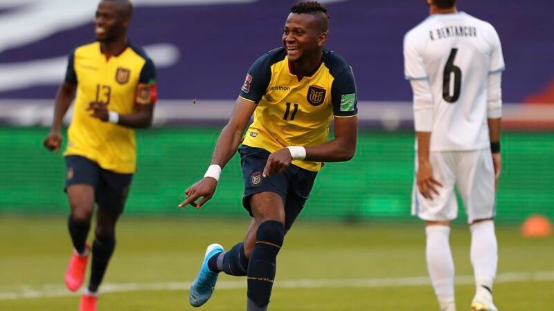 Ecuador goleó a Uruguay