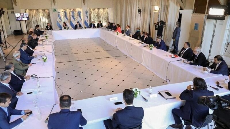 Los 24 gobernadores de todo el país se unieron para emitir una solicitada a la población Argentina pidiendo cuidados y compromiso