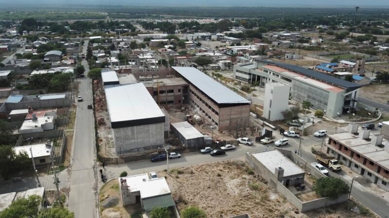 Raúl recorrió la obra del nuevo Instituto Politécnico