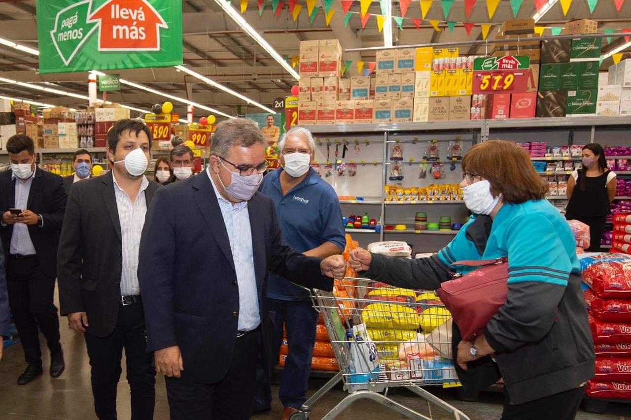 Hipermercado nacional incorporó la góndola de productos catamarqueños