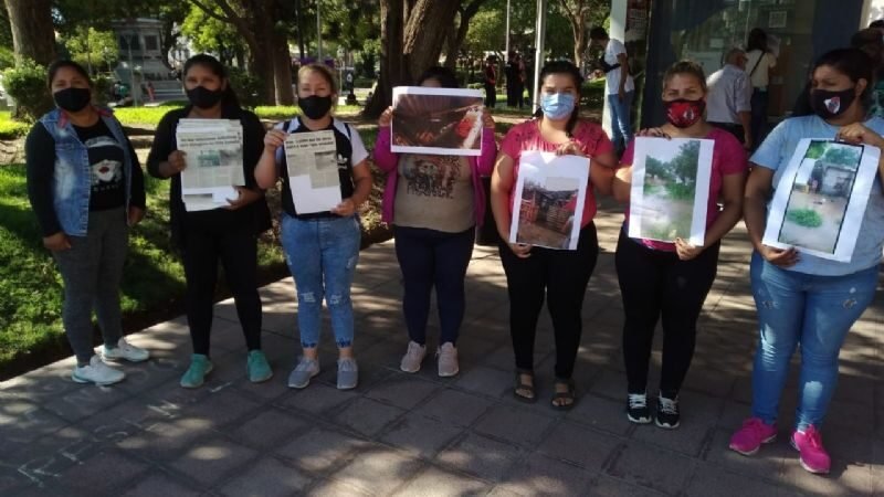 Vecinos de barrios inundados reclaman obras para solucionar problemas crónicos