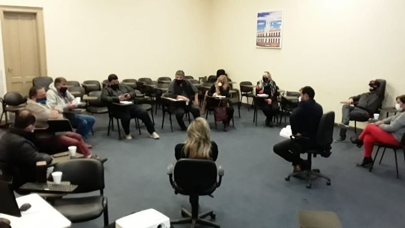No habrá marcha atrás en Educación y los docentes van a paro
