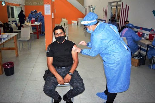 Vacunaron más de 1200 efectivos policiales del interior.