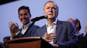 El gobernador de Córdoba, fue aislado junto a su esposa por contacto estrecho de covid-19