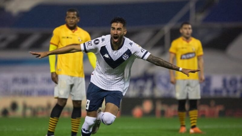 Vélez pego primero, le ganó 1 a 0 a Barcelona de Ecuador