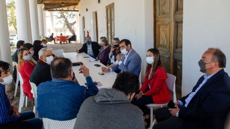 El Gobierno acortó los plazos y propuso pagar el 10% de aumento en este año