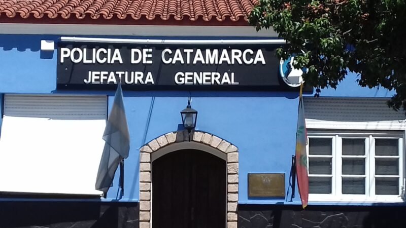 Raúl Jalil le aceptó la renuncia al subjefe de Policía