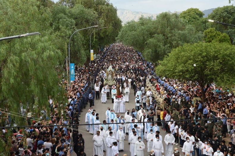 Una multitud peregrinó junto a la Virgen del Valle