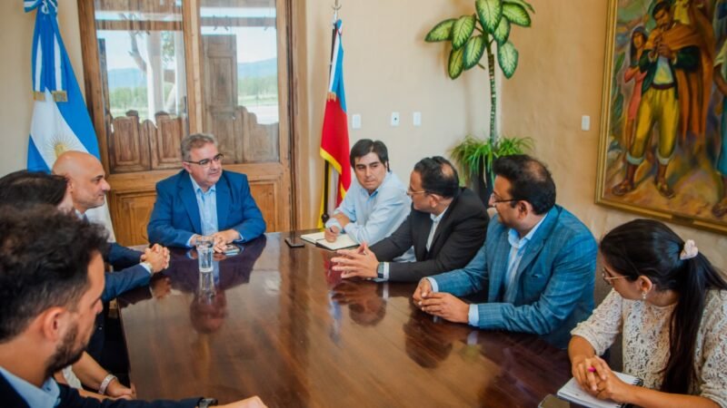 Raúl Jalil se reunió con el embajador de la India y empresarios