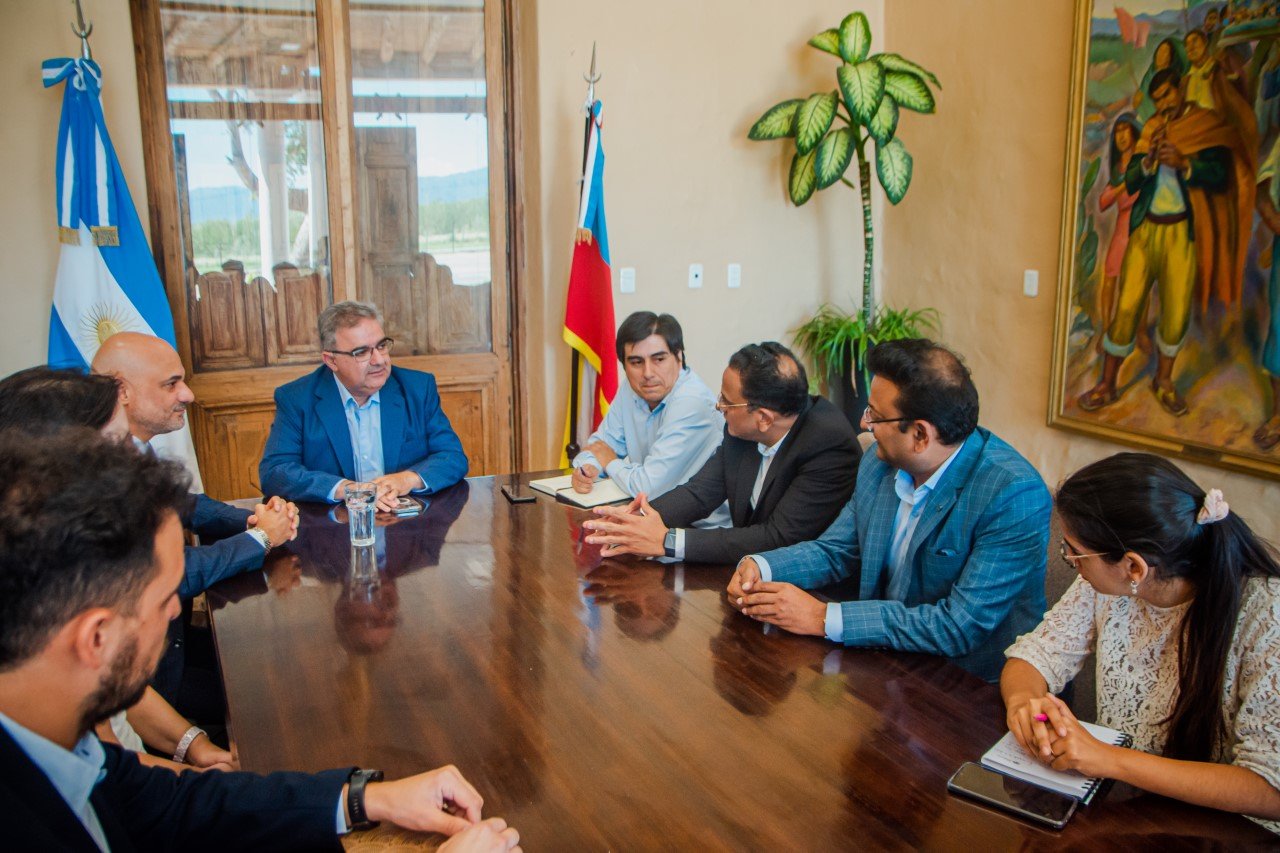 Raúl Jalil se reunió con el embajador de la India y empresarios