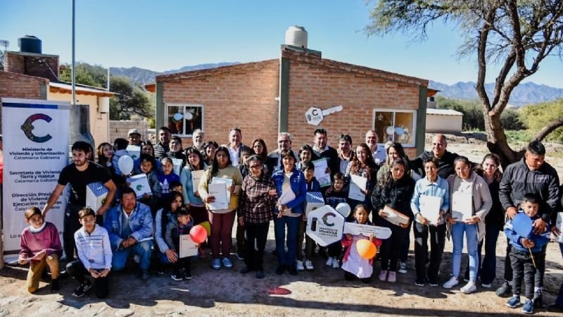 Jalil entregó viviendas rurales en Santa María y San José