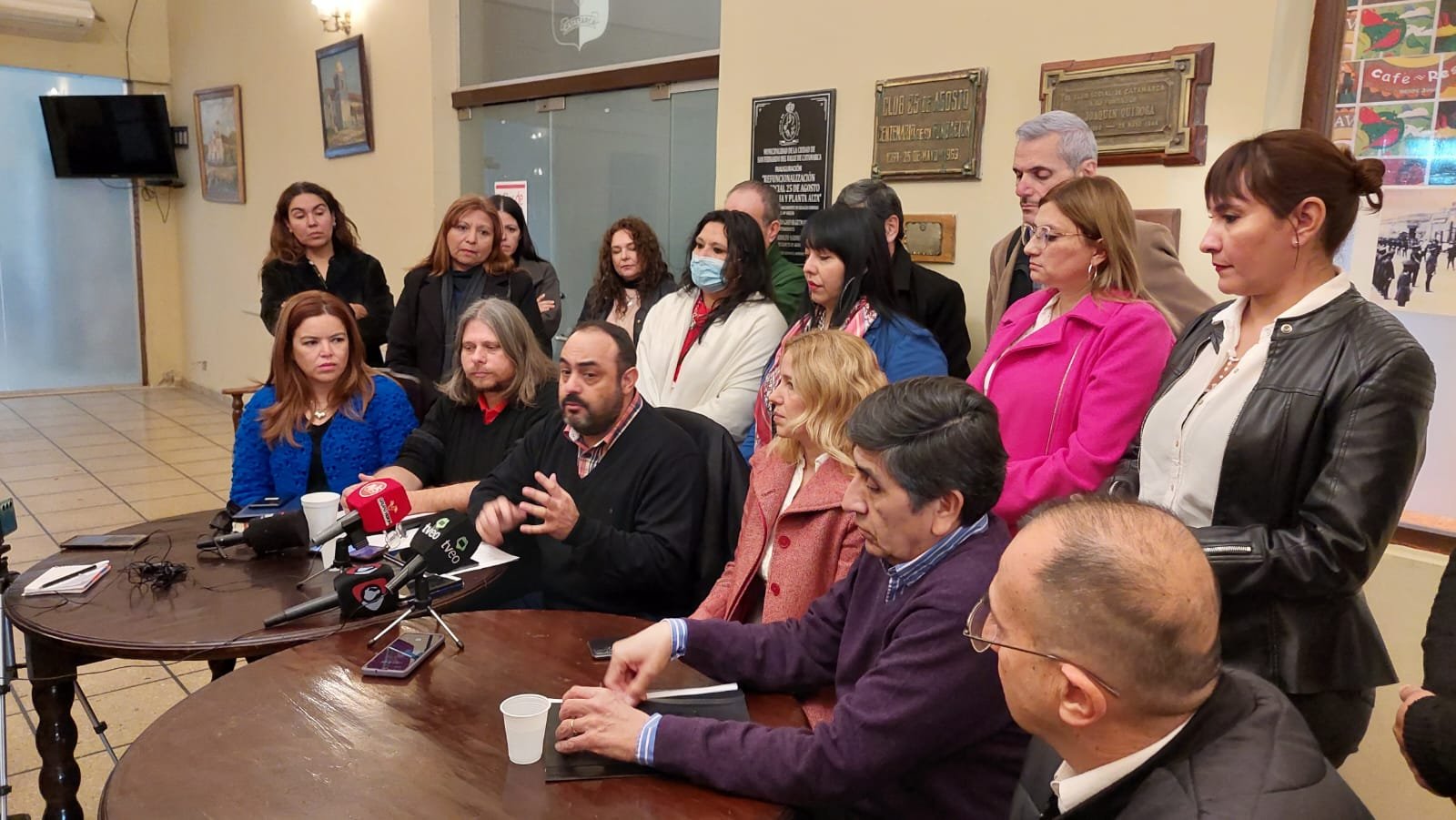 Afirman que los aumentos otorgados por el Gobierno, en consenso con algunos gremios, pierden notoriamente ante la inflación