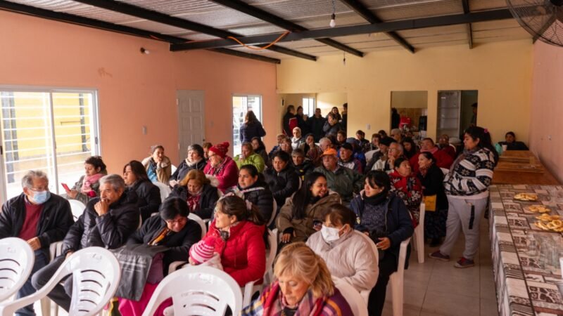 FME: más de 400 vecinos realizaron sus trámites en el camión de Anses