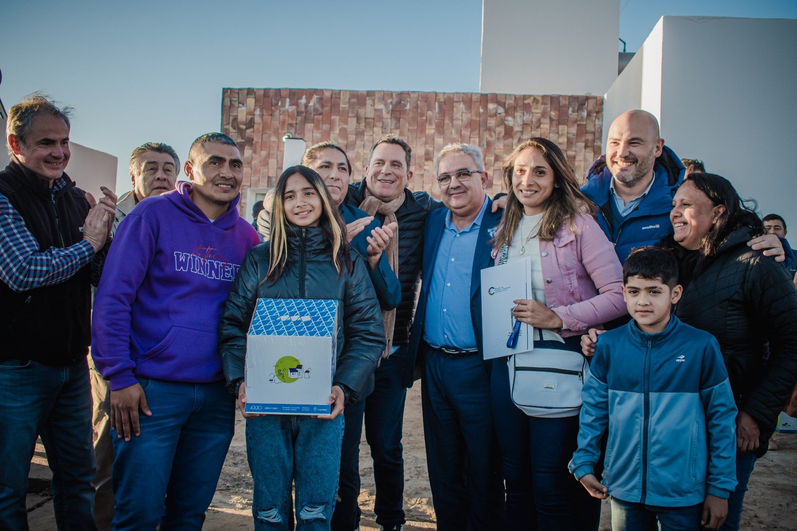 Jalil entregó un nuevo barrio y comprometió la pavimentación de calles urbanas en Saujil