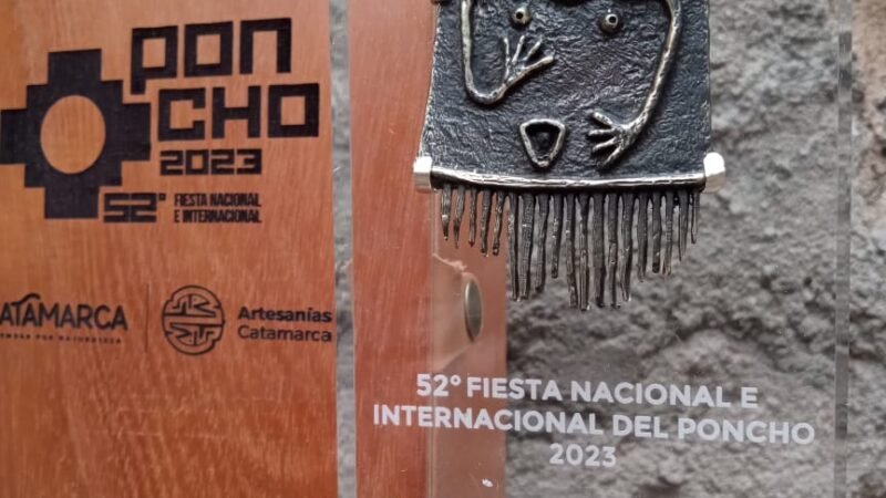 Así será la estatuilla que recibirán los mejores artesanos del Poncho 2023