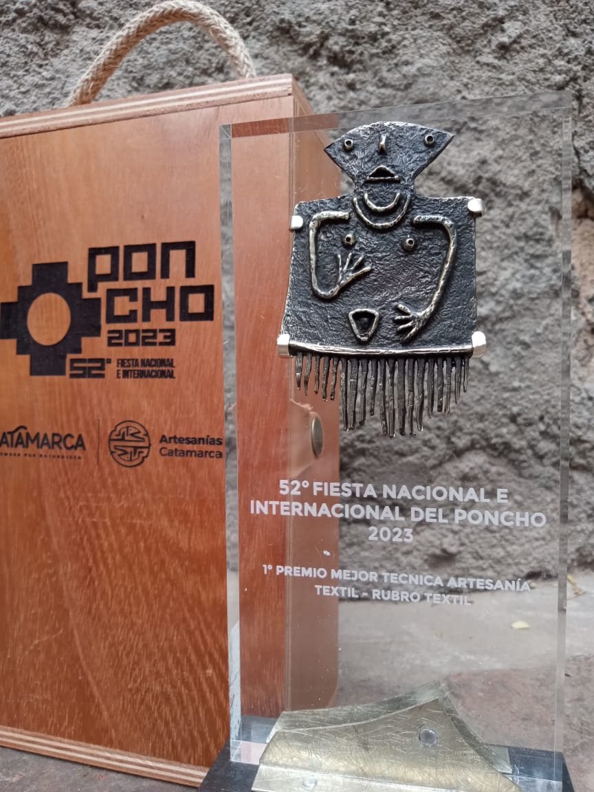 Así será la estatuilla que recibirán los mejores artesanos del Poncho 2023