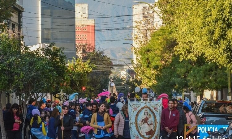 Se inicia el triduo en honor de la Virgen Del Carmen en el Colegio que la tiene como Patrona