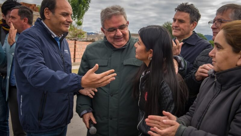Raúl y Gustavo inauguraron la urbanización del Barrio Papa Francisco