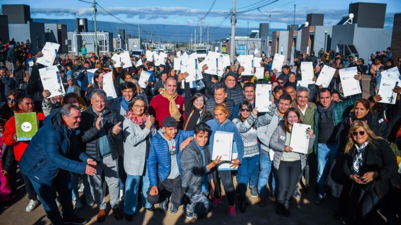 ENTREGA DE VIVIENDAS EN VALLE VIEJO