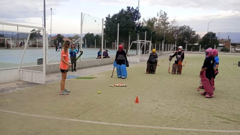 Se realizó una capacitación para arqueras y arqueros de hockey