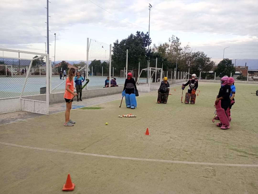 Se realizó una capacitación para arqueras y arqueros de hockey