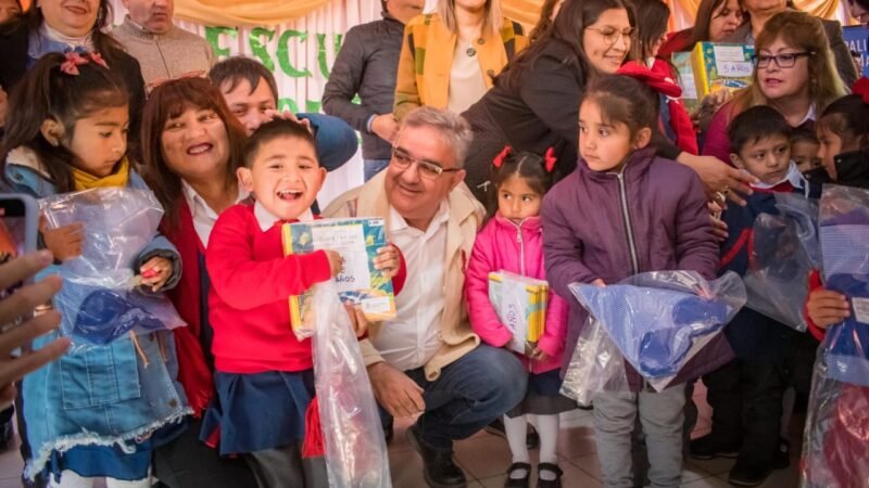 Oficializan el traspaso histórico de la Escuela Municipal de Santa María a la Provincia