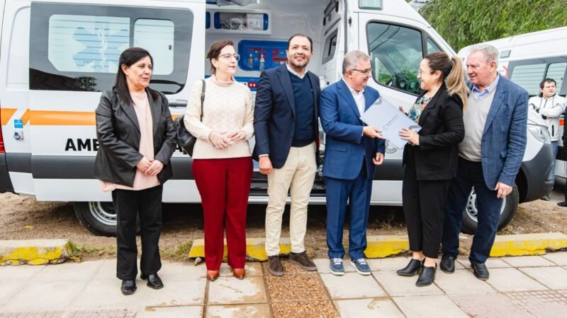 La Provincia entregó ambulancias equipadas como unidades de terapia intensiva